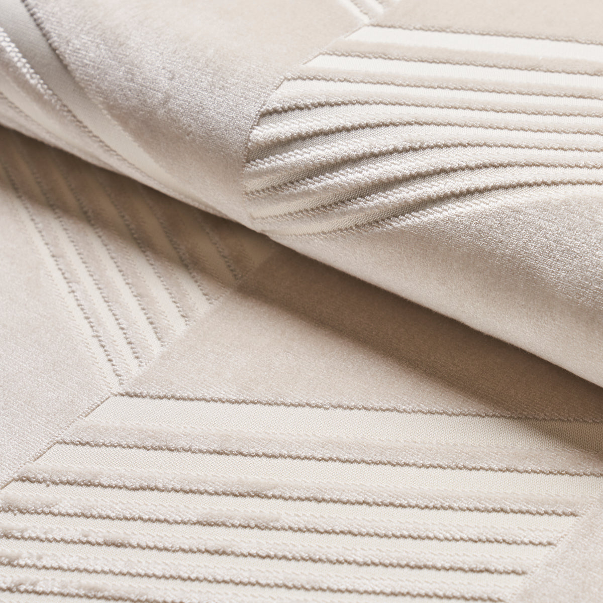 JESSIE-CUT-VELVET-IVORY-SCHUMACHER-81570 - Schumacher Fabric
