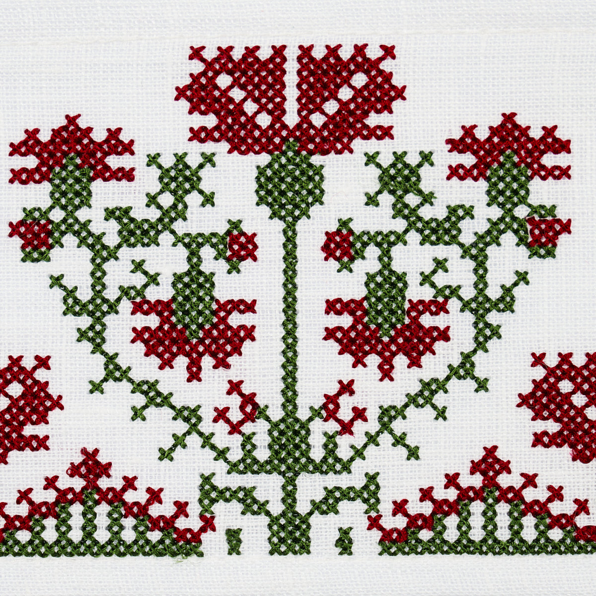 CUSTIS-EMBROIDERED-TAPE-CLARET-SCHUMACHER-81660 - Schumacher Trim