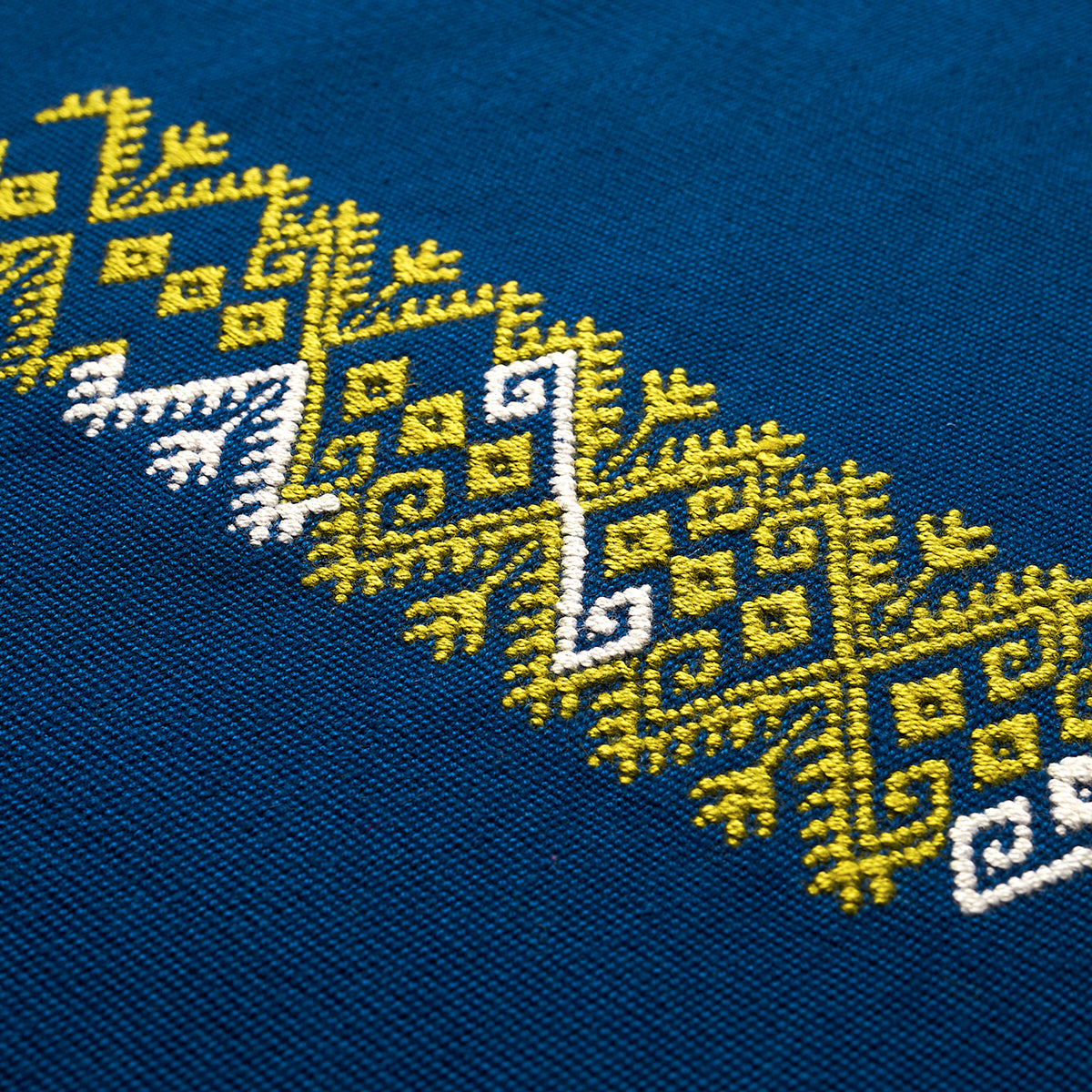 BALAMIL-HANDWOVEN-PANEL-MULTI-ON-NAVY-SCHUMACHER-82041 - Schumacher Fabric