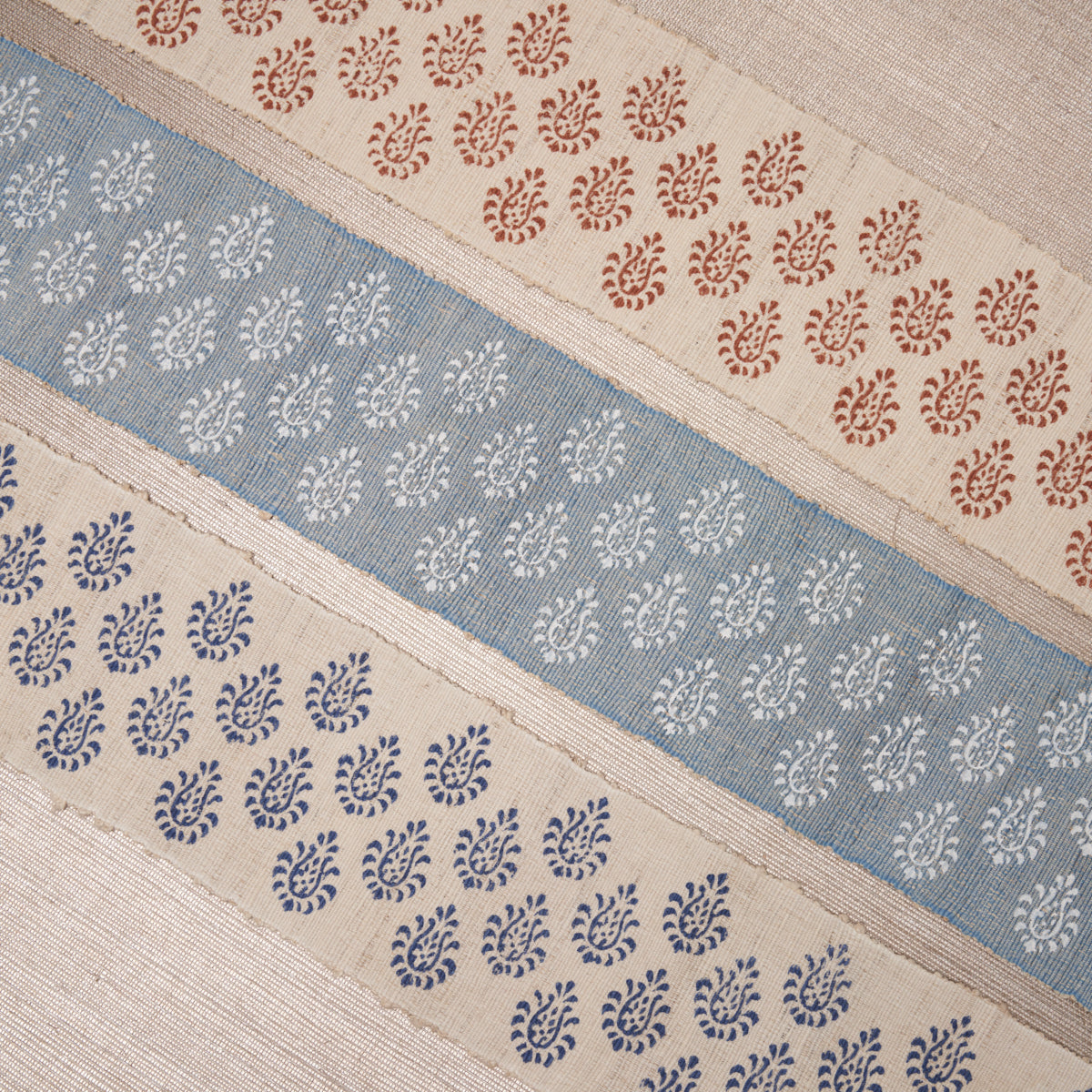 LEILA-HAND-BLOCK-MATKA-TAPE-SIENNA-SCHUMACHER-82131 - Schumacher Trim