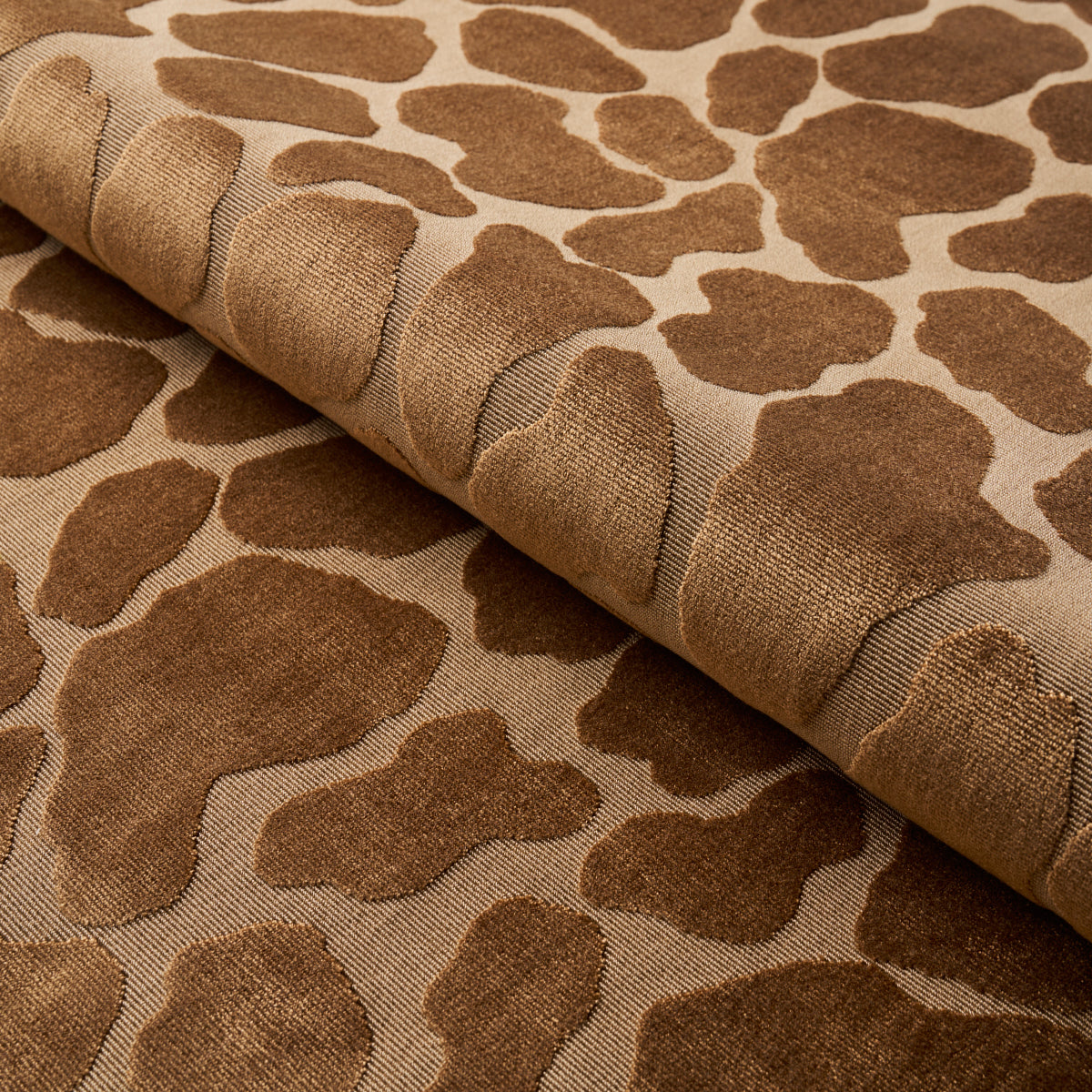 GIRAFFE-VELVET-SAFARI-SCHUMACHER-82970 - Schumacher Fabric