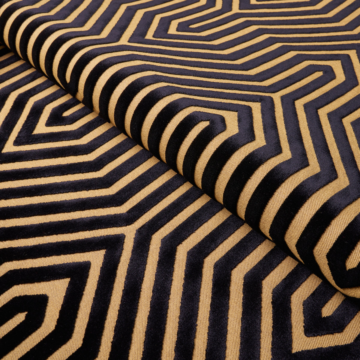 VANDERBILT-VELVET-TORTOISE-SCHUMACHER-83000 - Schumacher Fabric