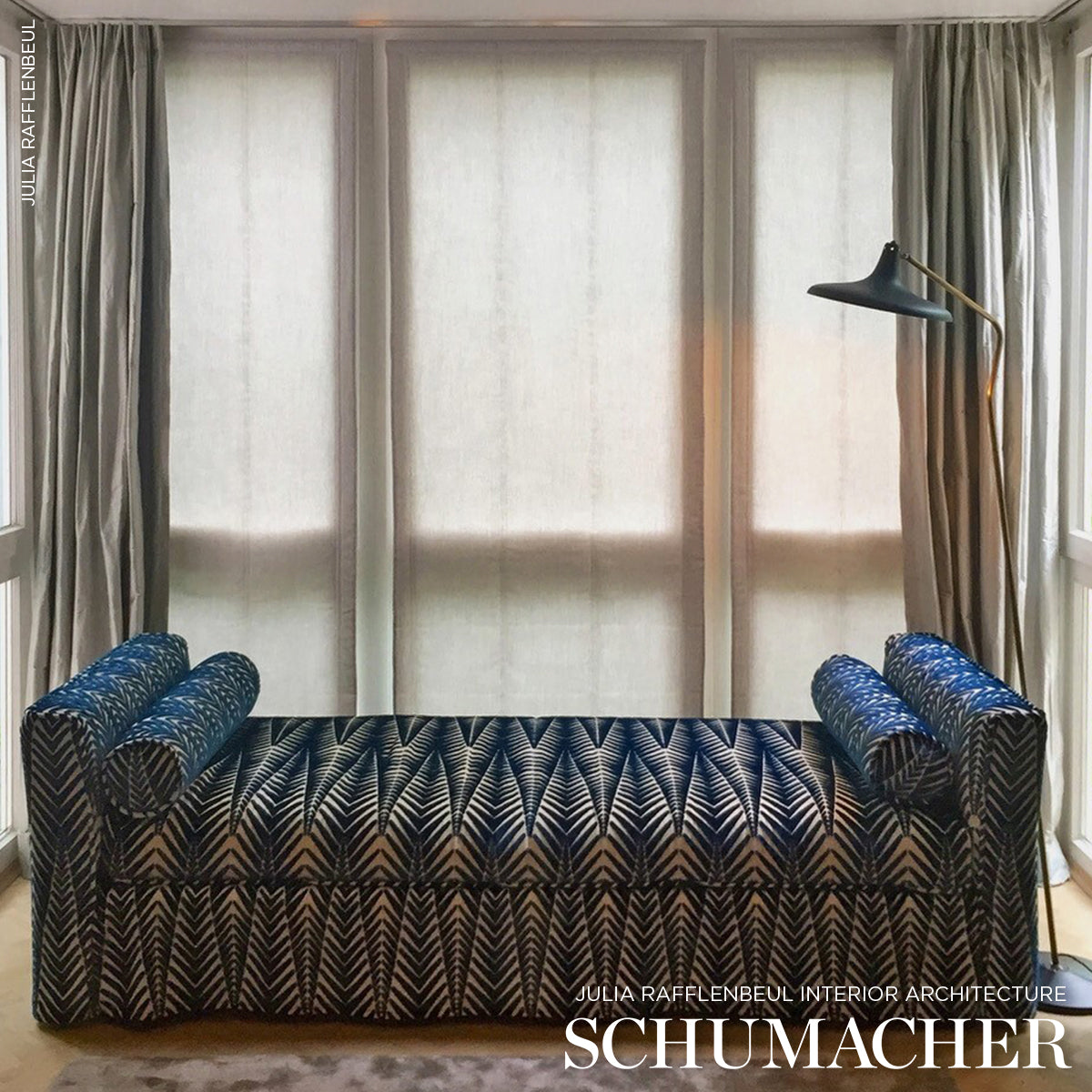 ZEBRA-VELVET-SILVER-BLUE-SCHUMACHER-83400 - Schumacher Tela