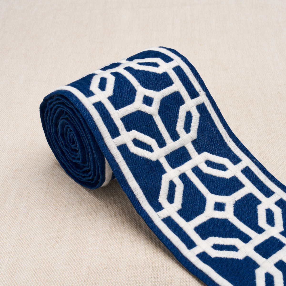 GAZEBO-TRELLIS-TAPE-NAVY-SCHUMACHER-83651 - Schumacher Trim