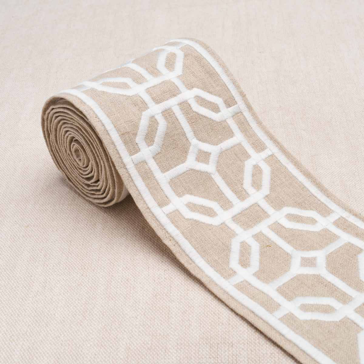 GAZEBO-TRELLIS-TAPE-NATURAL-SCHUMACHER-83653 - Schumacher Trim