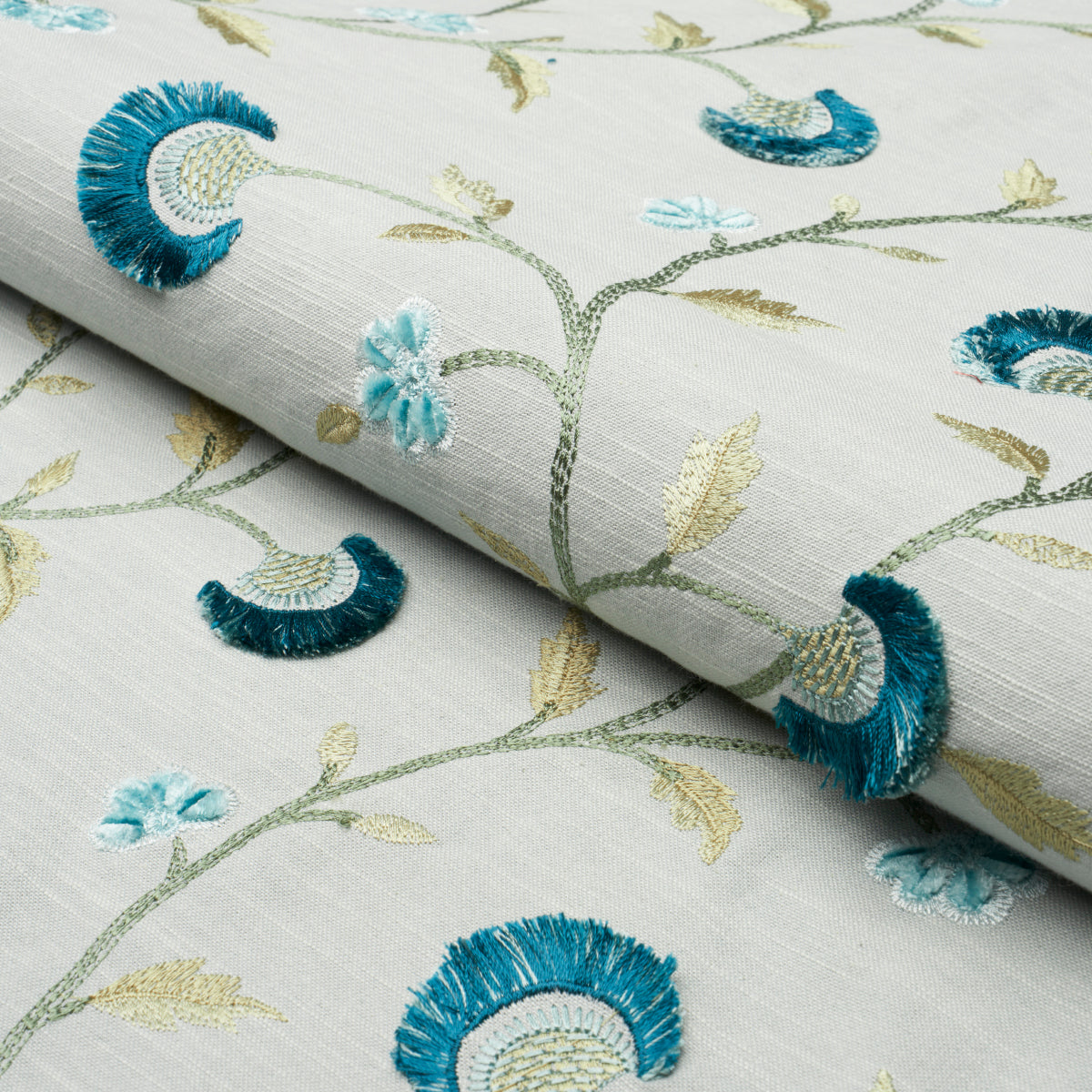 IYLA-EMBROIDERY-MINERAL-TEAL-SCHUMACHER-83661 - Schumacher Tela