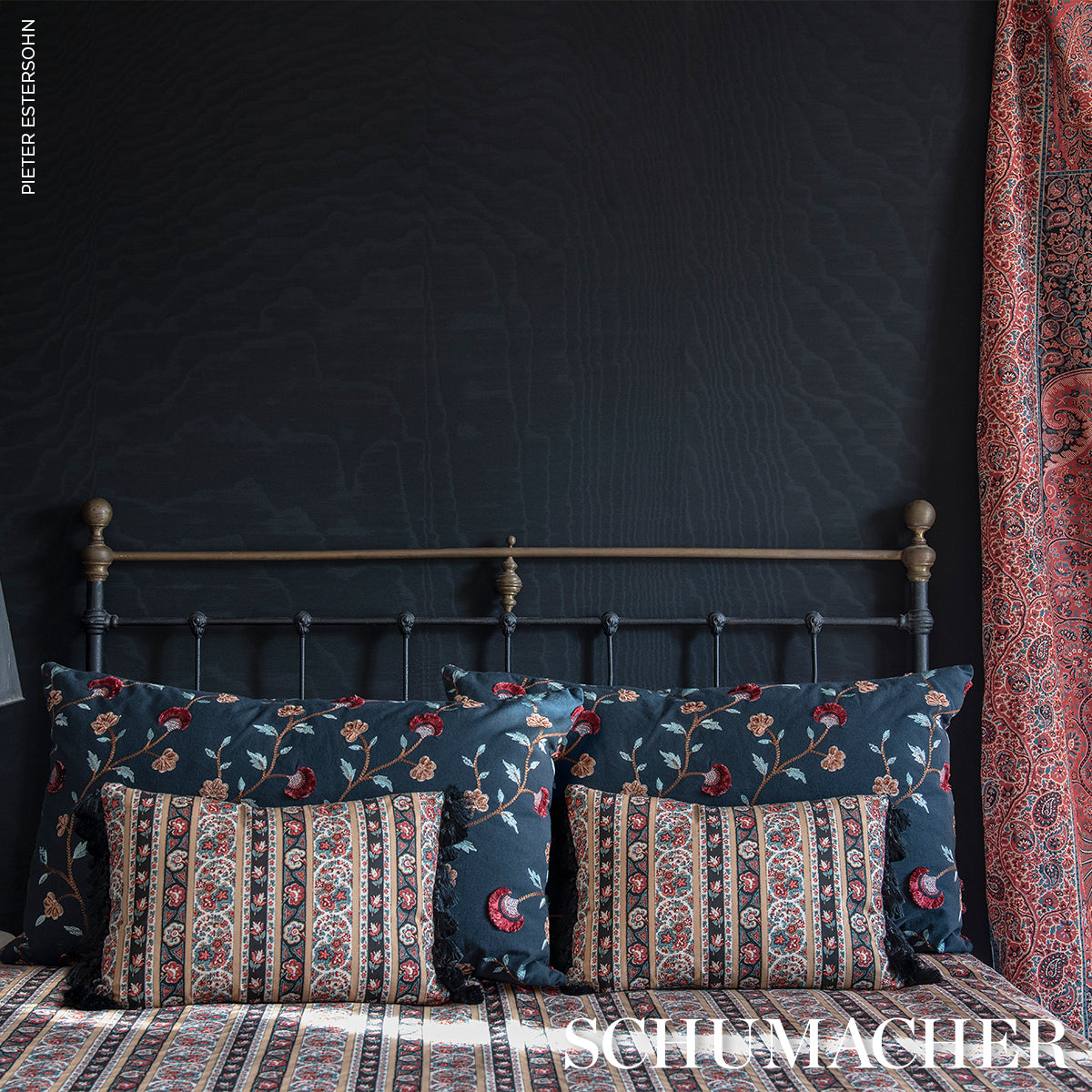 IYLA-EMBROIDERY-MIDNIGHT-ROUGE-SCHUMACHER-83662 - Schumacher Tela