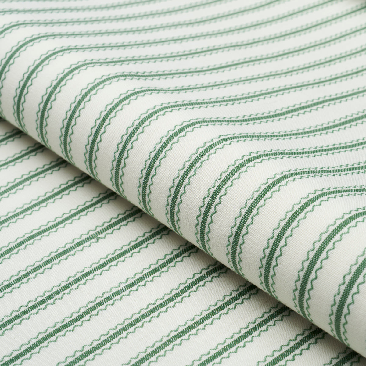 BIRDIE-TICKING-STRIPE-LEAF-GREEN-SCHUMACHER-83700 - Schumacher Tela