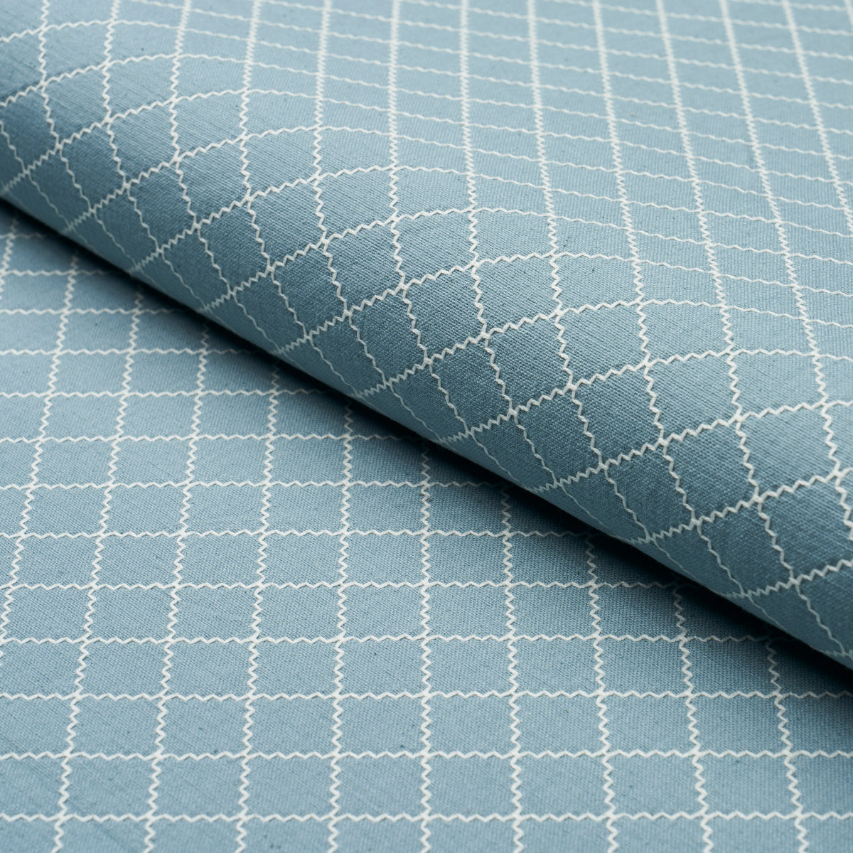 MAGGIE-LATTICE-CHINA-BLUE-SCHUMACHER-83760 - Schumacher Fabric