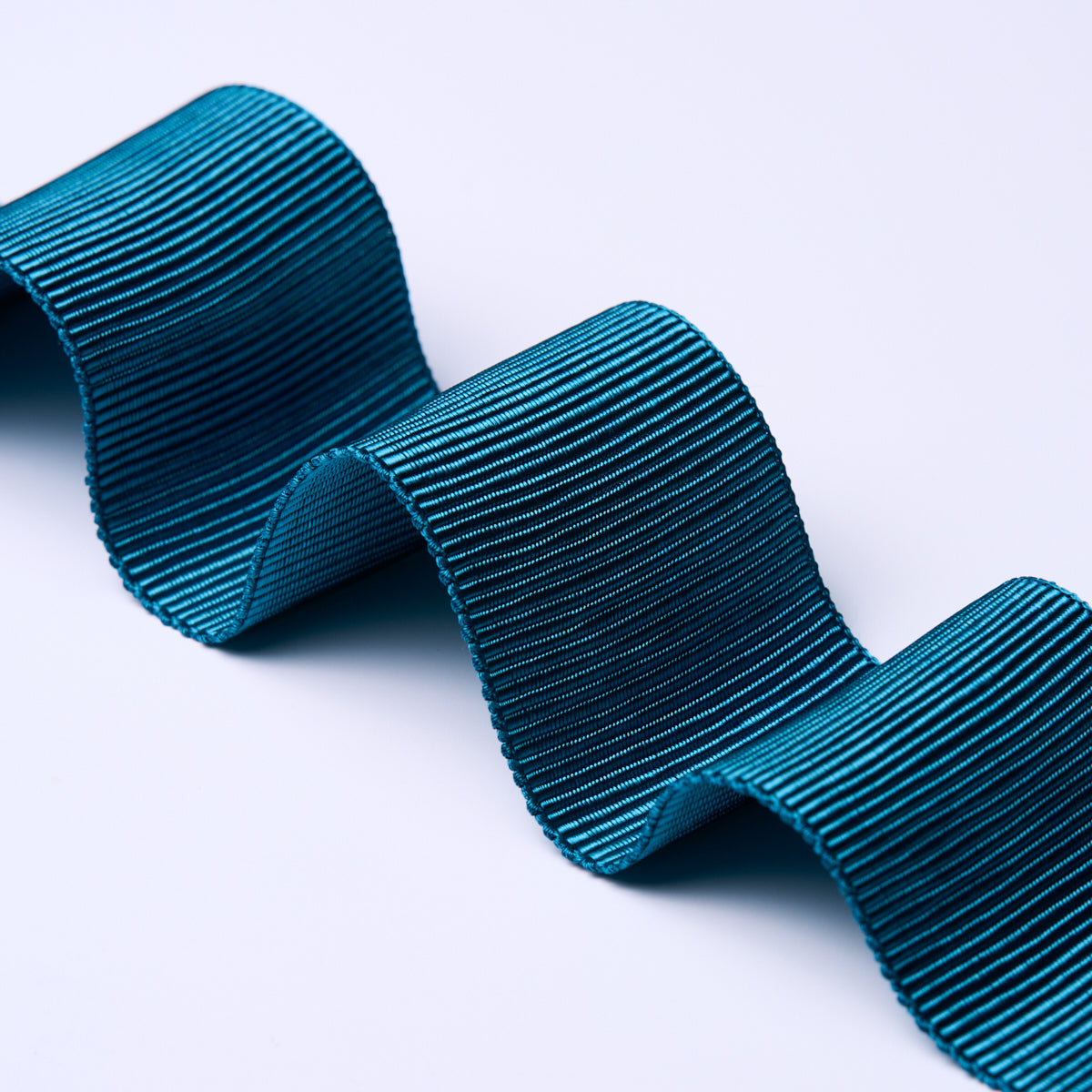 WIDE-FAILLE-TAPE-PEACOCK-SCHUMACHER-83874 - Schumacher Recortar