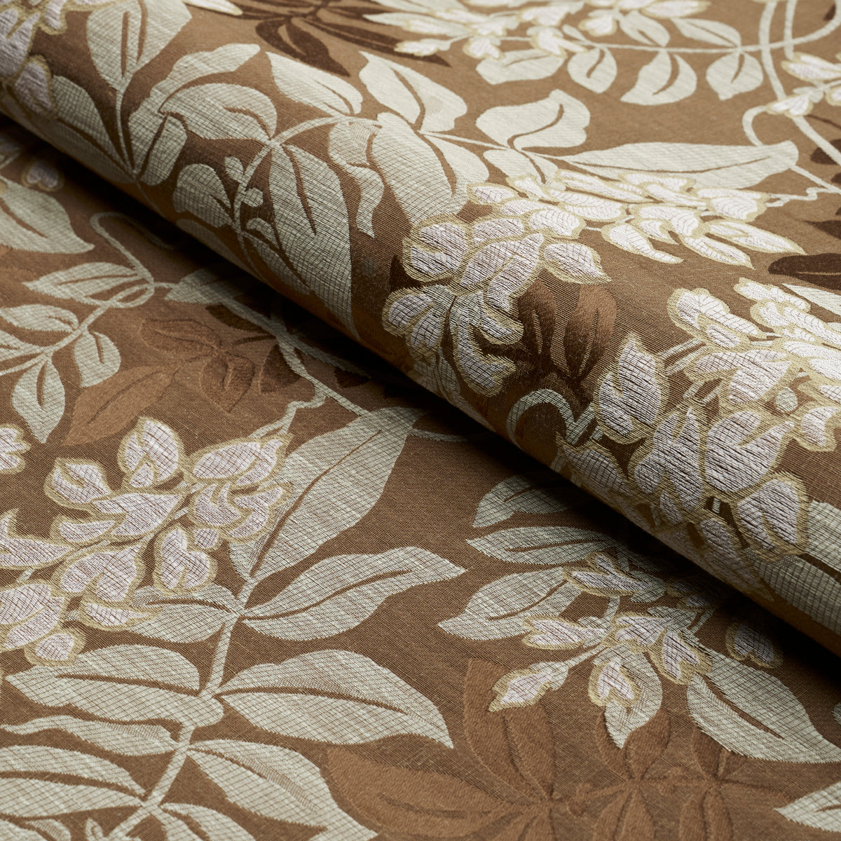 LUCIA-WISTERIA-SABLE-SCHUMACHER-83902 - Schumacher Tela