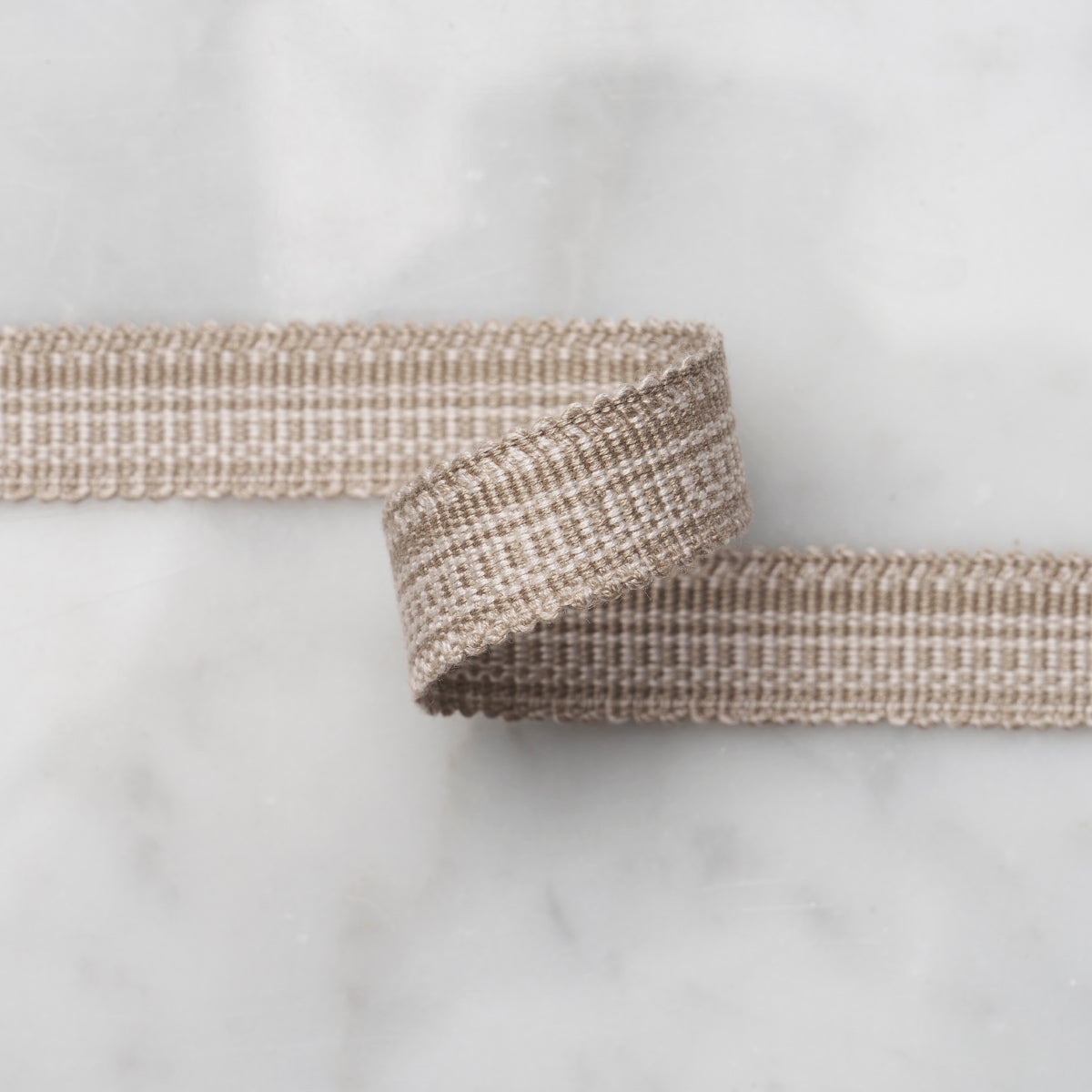 COTTON-STRI-TAPE-NARROW-SAND-SCHUMACHER-83951 - Schumacher Trim