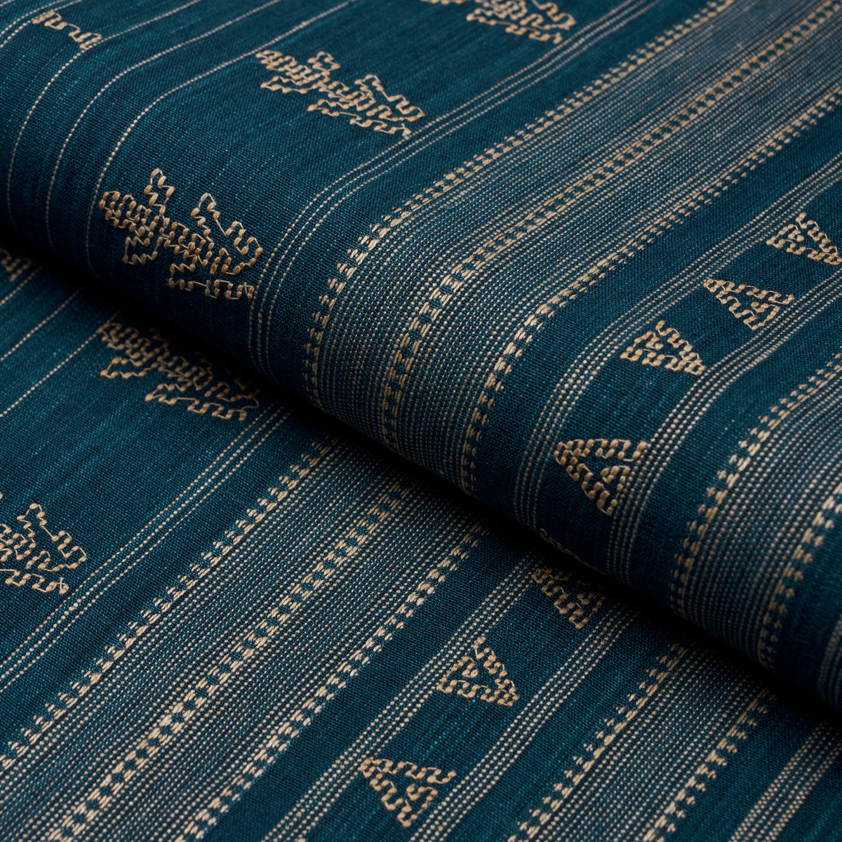 NIMA-EMBROIDERED-COTTON-LINEN-INDIGO-SCHUMACHER-84060 - Schumacher Tela