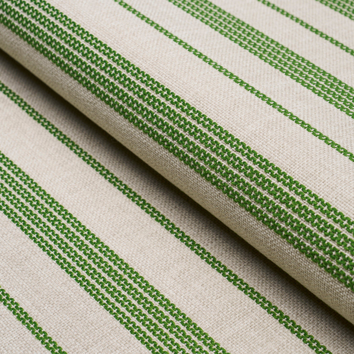 SERRA-MESA-INDOOR-OUTDOOR-STRIPE-VERDE-SCHUMACHER-84272 - Schumacher Tela