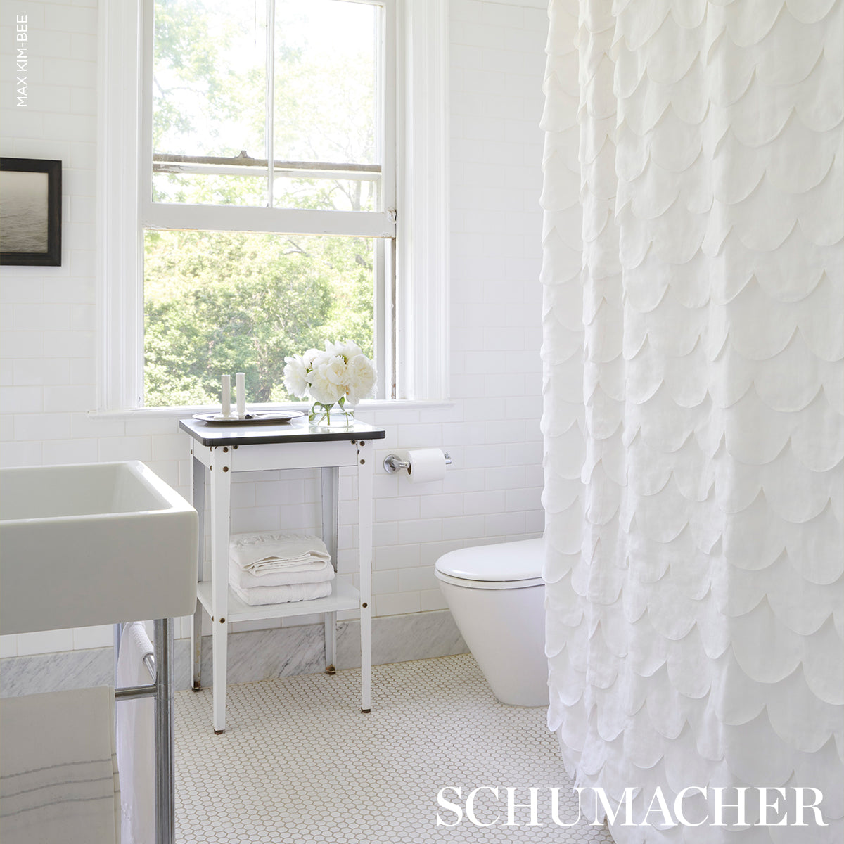 PREP-SCHOOL-HAND-PIECED-SCALLOP-WHITE-SCHUMACHER-84400 - Schumacher Tela