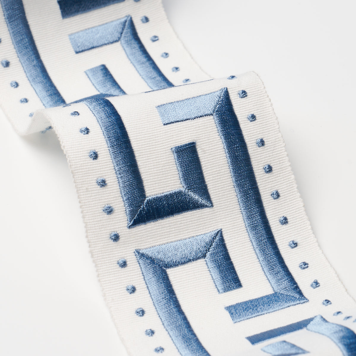 MARGO-FRET-PORCELAIN-SCHUMACHER-84581 - Schumacher Trim