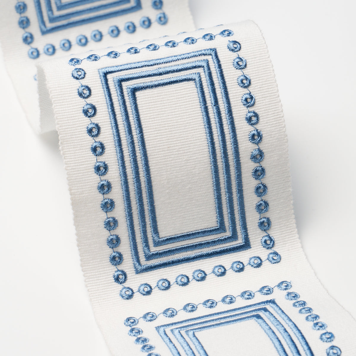 PORTE-PARISIEN-PORCELAIN-SCHUMACHER-84612 - Schumacher Trim