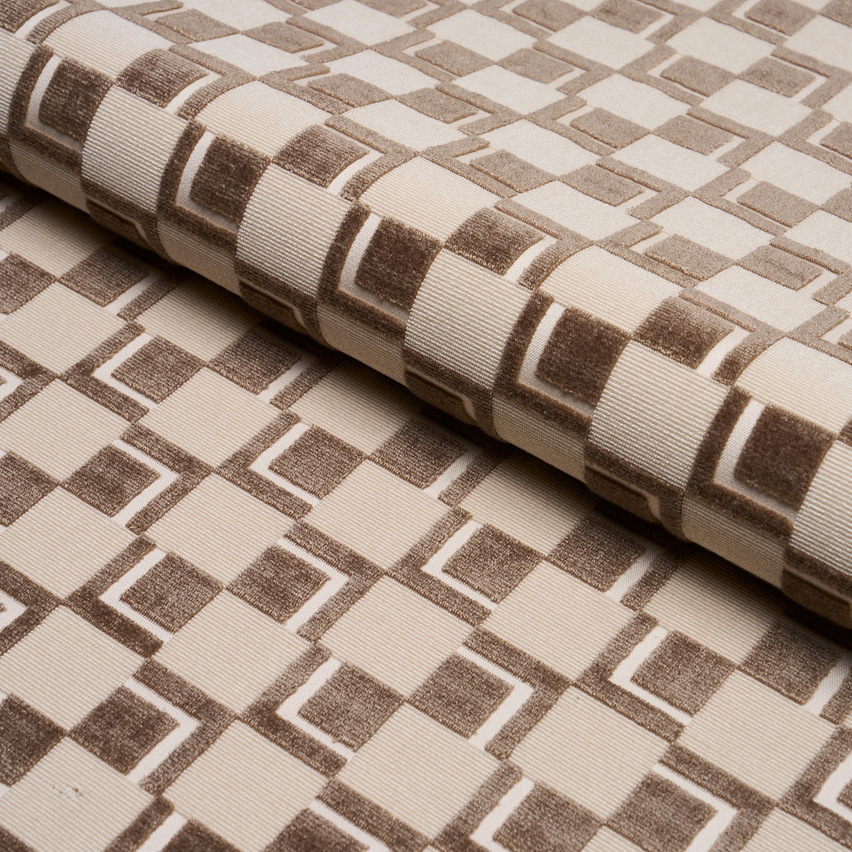 EDISON-VELVET-CHAMPAGNE-SCHUMACHER-84800 - Schumacher Fabric
