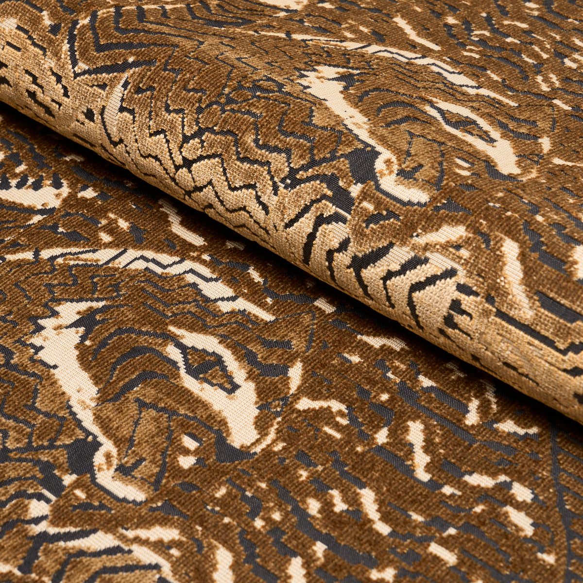 TIGRESS-VELVET-GOLD-SCHUMACHER-84830 - Schumacher Fabric