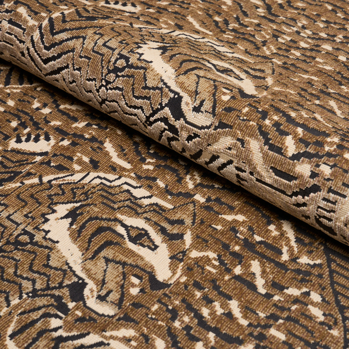 TIGRESS-VELVET-CHAMPAGNE-SCHUMACHER-84831 - Schumacher Fabric