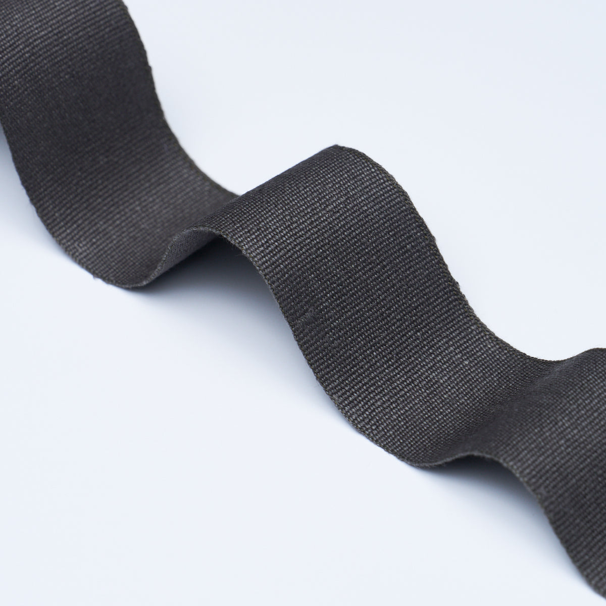 MATHIAS-LINEN-TAPE-WIDE-CHARCOAL-SCHUMACHER-85250 - Schumacher Trim