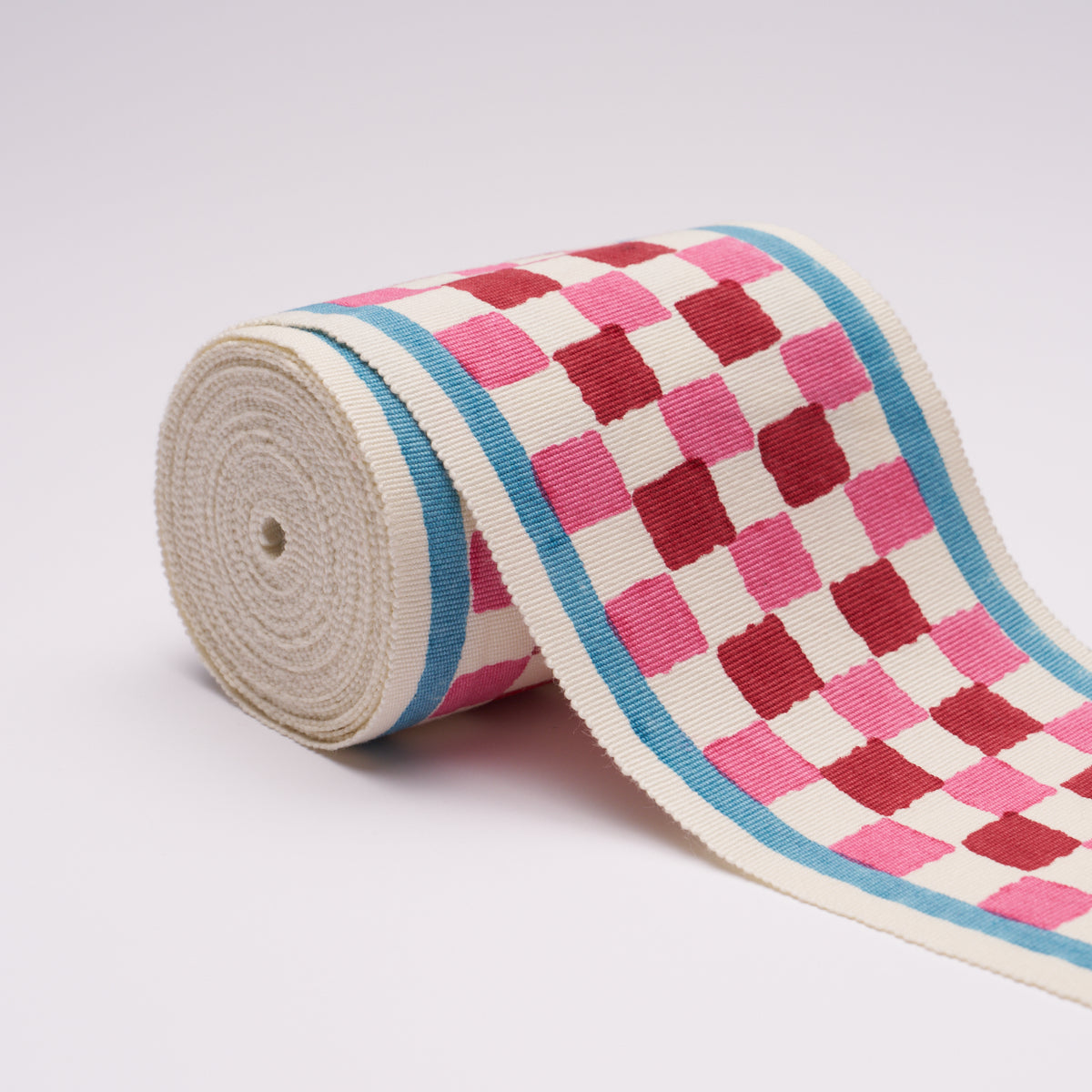 CHEQUER-HAND-BLOCK-TRIM-PINK-SCHUMACHER-85451 - Schumacher Trim