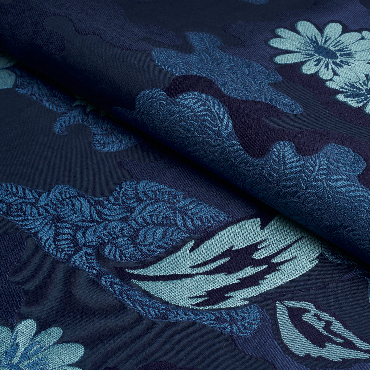 LIAN-DREAM-BLEU-SCHUMACHER-85502 - Schumacher Fabric