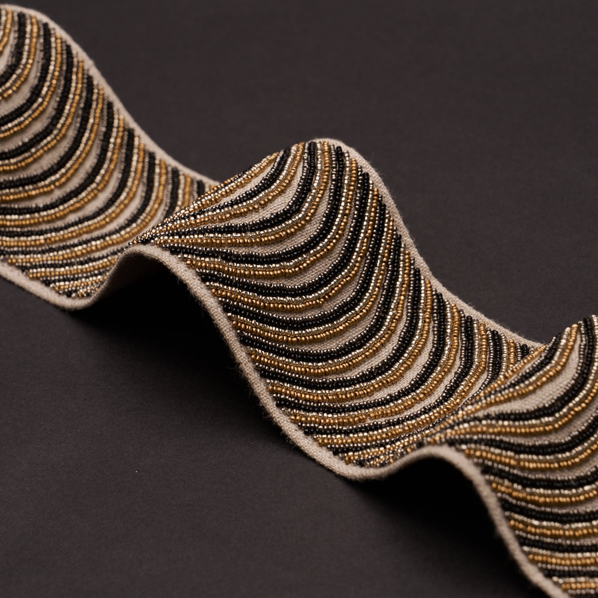 ZIEGFELD-HAND-BEADED-TAPE-EBONY-SCHUMACHER-85570 - Schumacher Recortar