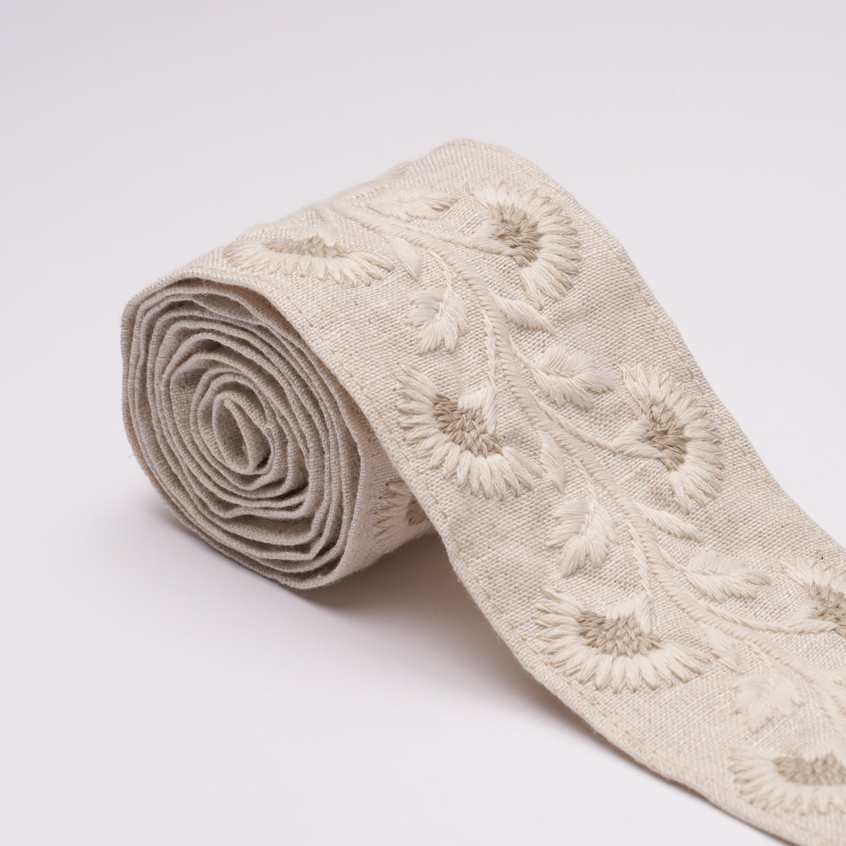 LOTTIE-TAPE-DOVE-SCHUMACHER-85652 - Schumacher Recortar