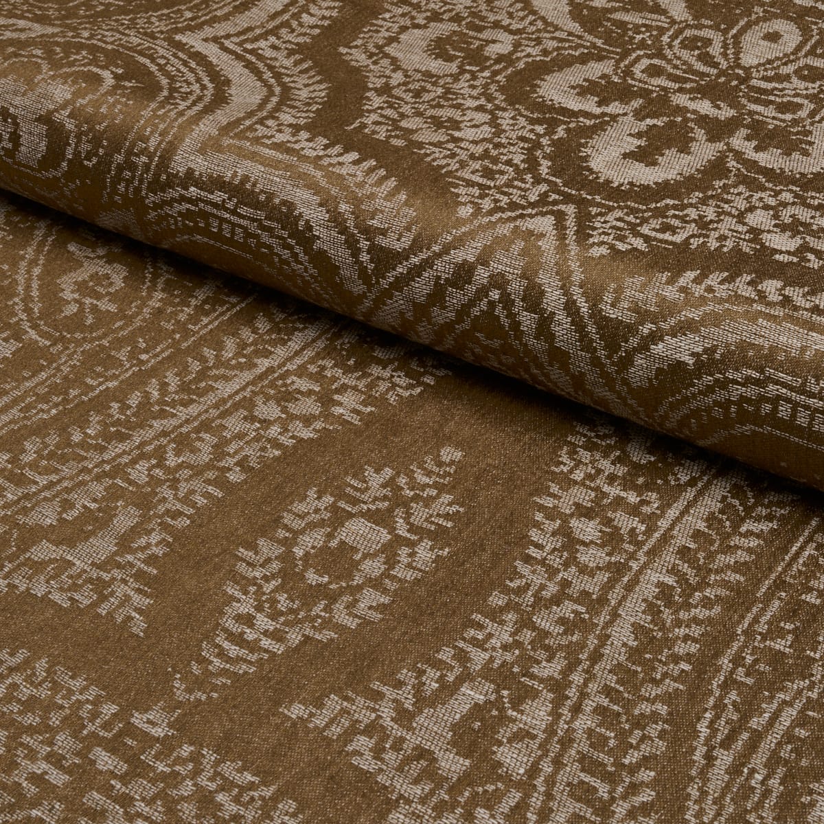 AMARA-PAISLEY-ORO-SCHUMACHER-86121 - Schumacher Fabric