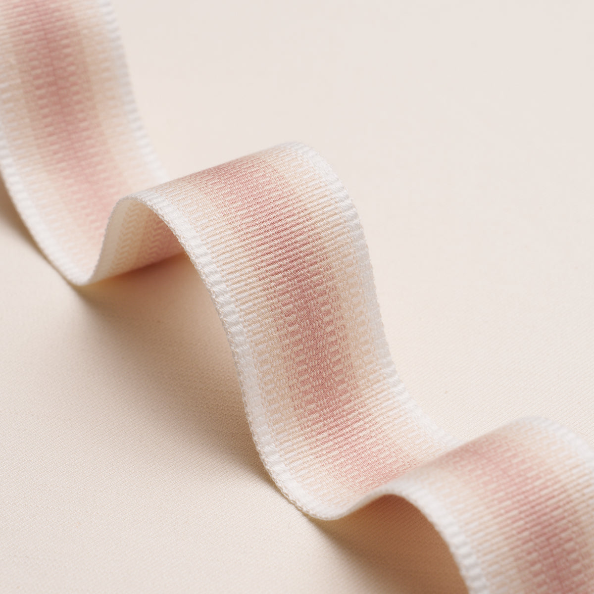 BELTON-TAPE-NARROW-BLUSH-SCHUMACHER-86172 - Schumacher Recortar