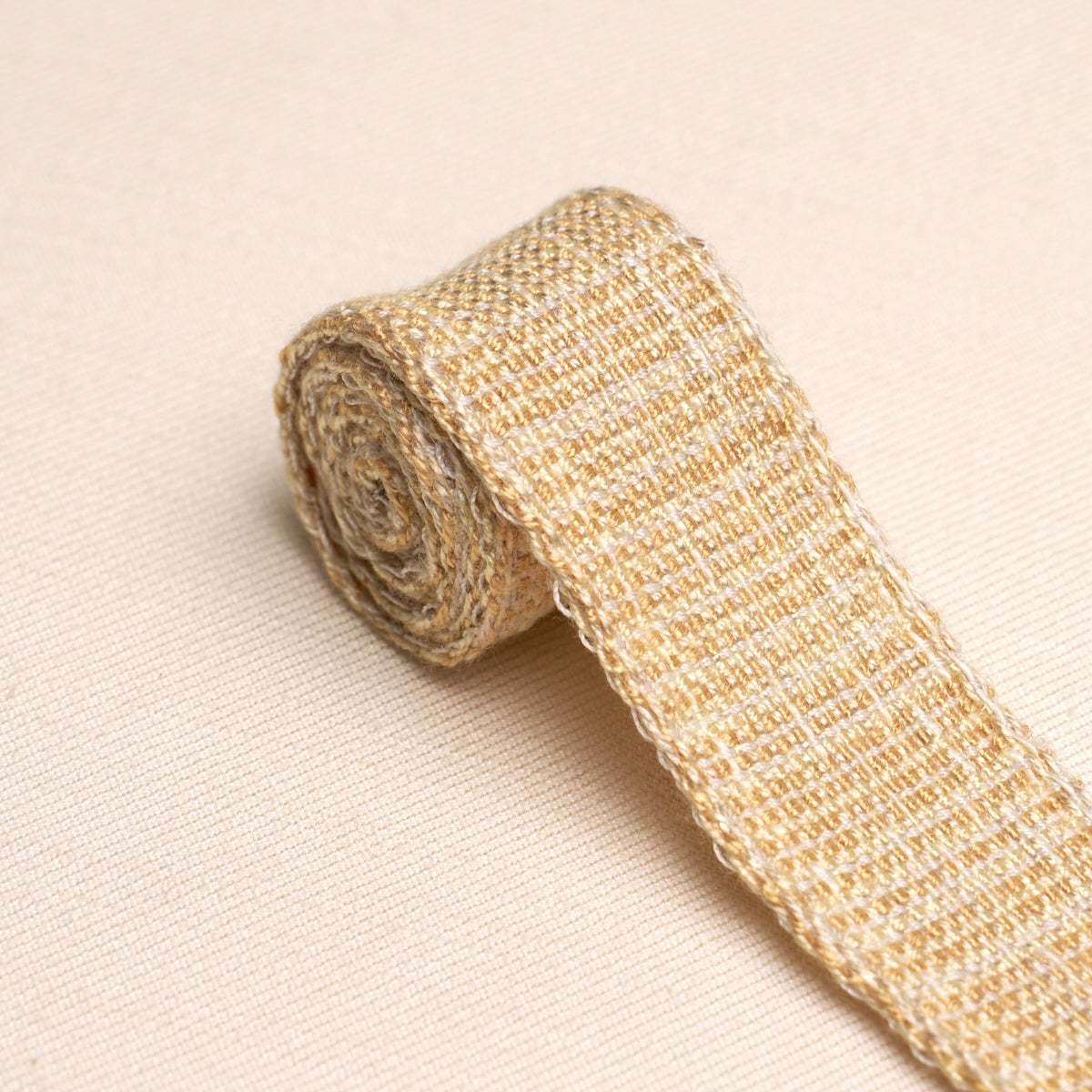 TWEED-TAPE-NARROW-YELLOW-SCHUMACHER-86202 - Schumacher Recortar