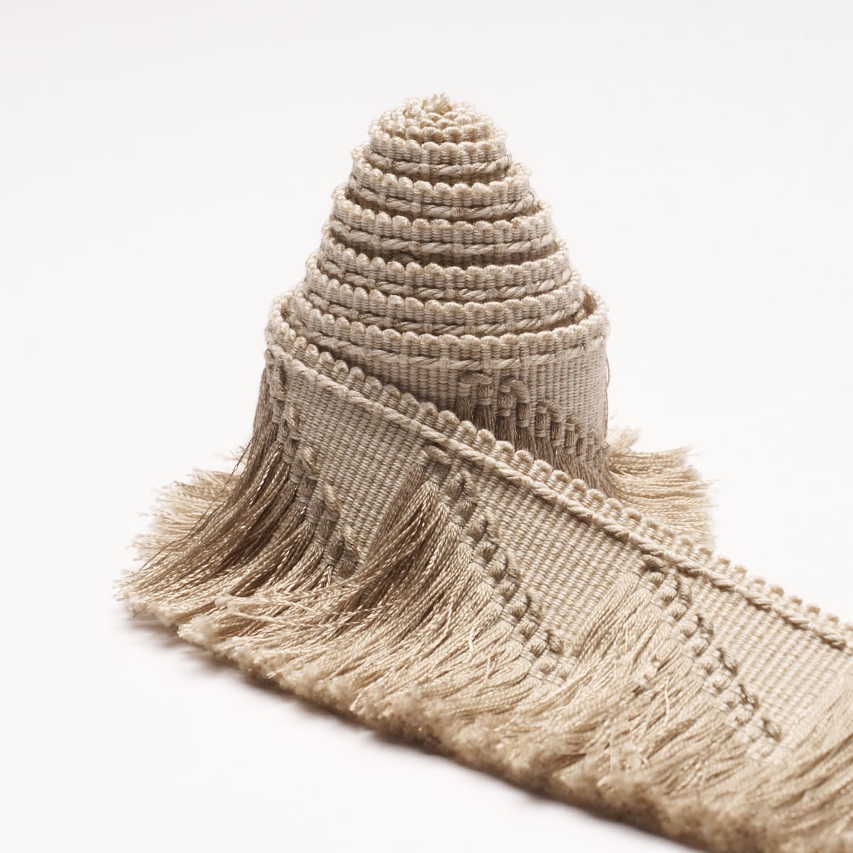 TRACE-OF-CONNECTION-FRINGE-SANDSTONE-SCHUMACHER-86932 - Schumacher Trim