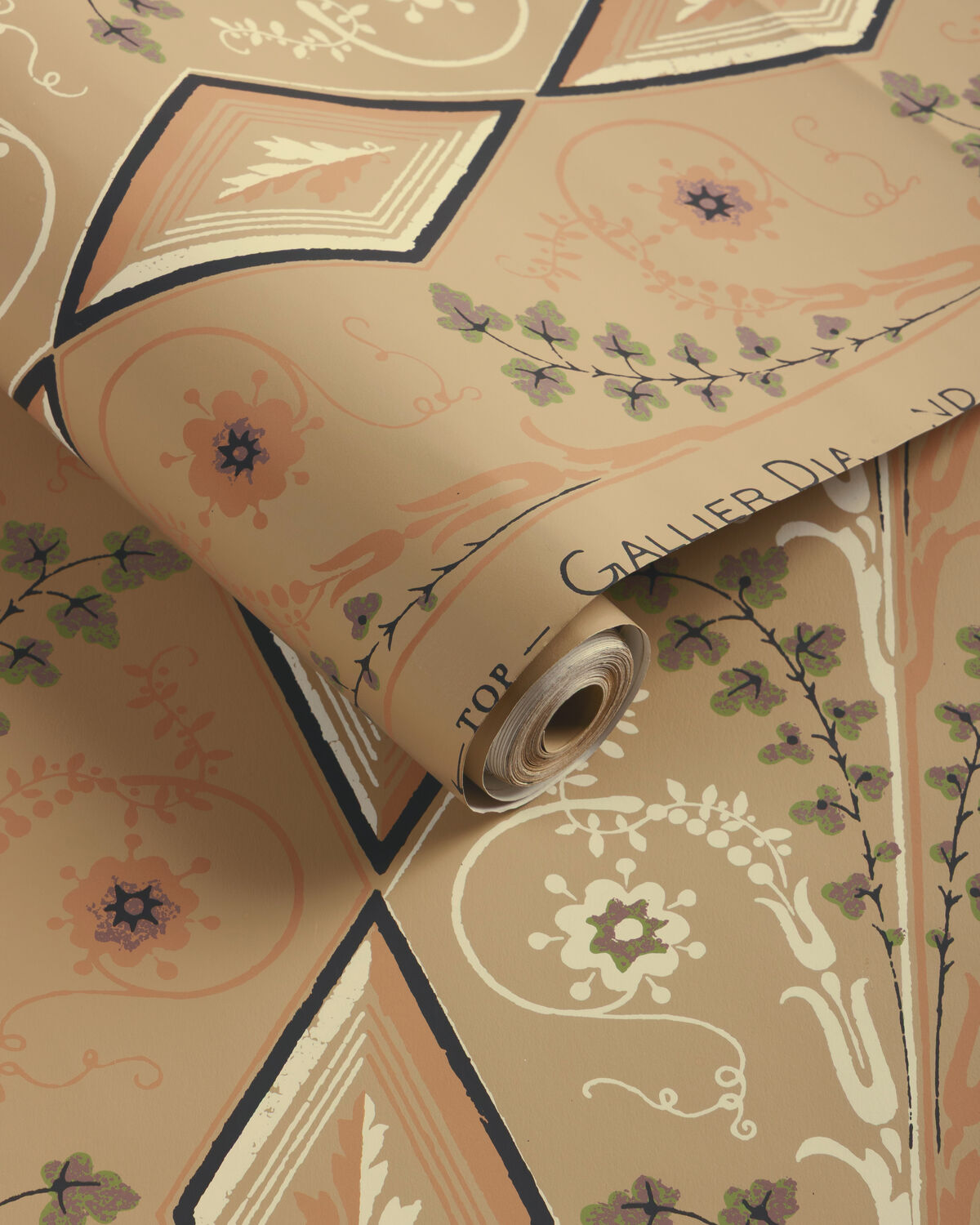 Gallier Diamond - Brown And Green On Beige - Brunschwig & Fils Wallpaper
