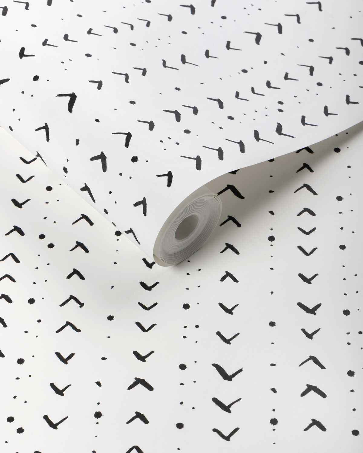 Ccp2347810 Titik Wp Black Caroline Cecil Textiles Wallpaper - CAROLINE CECIL TEXTILES Wallpaper