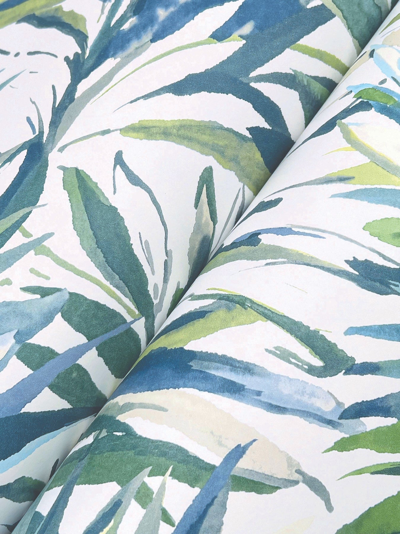 swaying-palms-wallpaper-green-blue-york-wallcoverings-gn2544