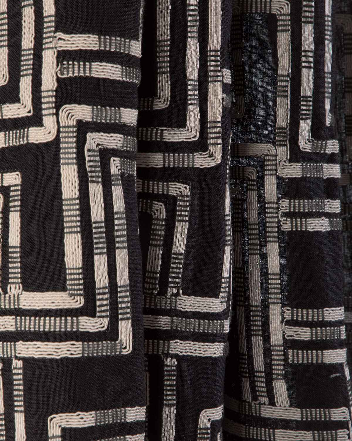 Gwf3813810 Circuit Emb Noir Lee Jofa Modern Fabric - LEE JOFA MODERN Fabric