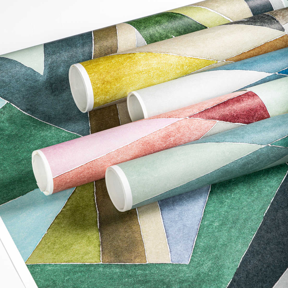 Roulade Paper - Rose/Leaf - LEE JOFA MODERN Wallpaper