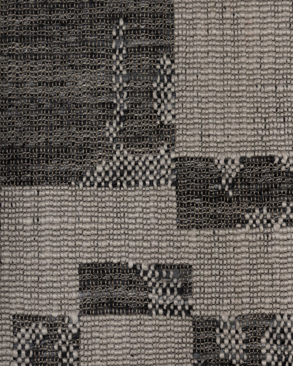 Glyph Wc - Charcoal - LEE JOFA MODERN Wallpaper