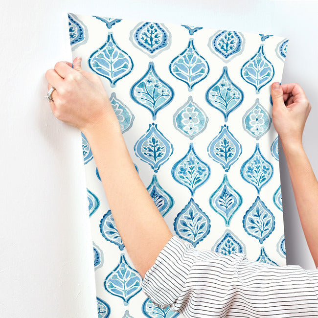 marketplace-motif-wallpaper-white-blue-york-wallcoverings-mn1850