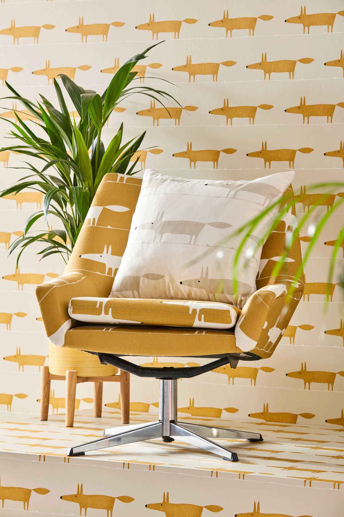 Midi-Fox-Wp-Raffia-Chai-Scion-Wallpaper - SCION Wallpaper