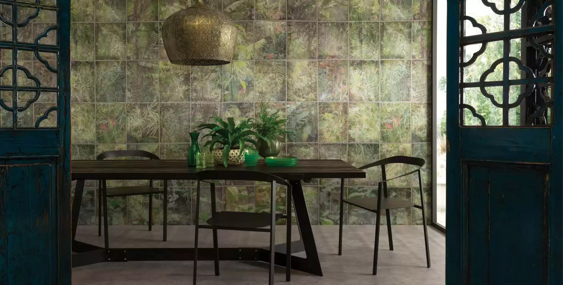 Makino Leaf Green - Osborne & Little - W7550-01 -Wallpaper