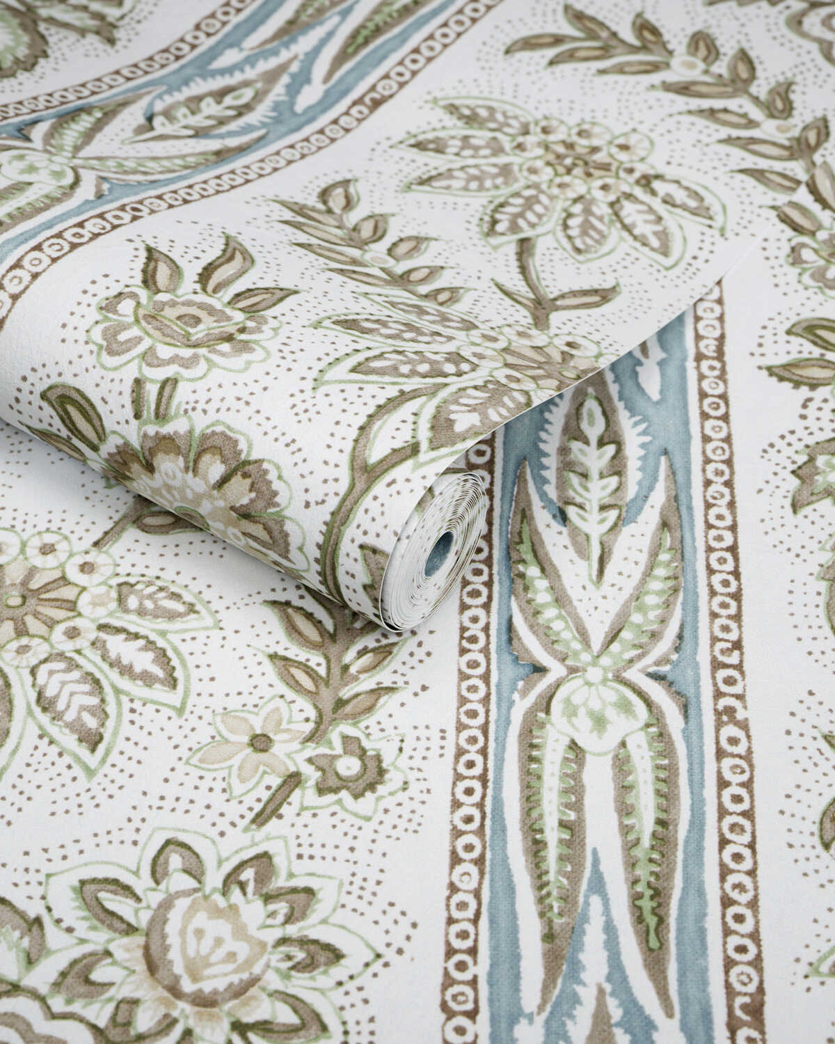 Margaux Paper - Moss - LEE JOFA Wallpaper