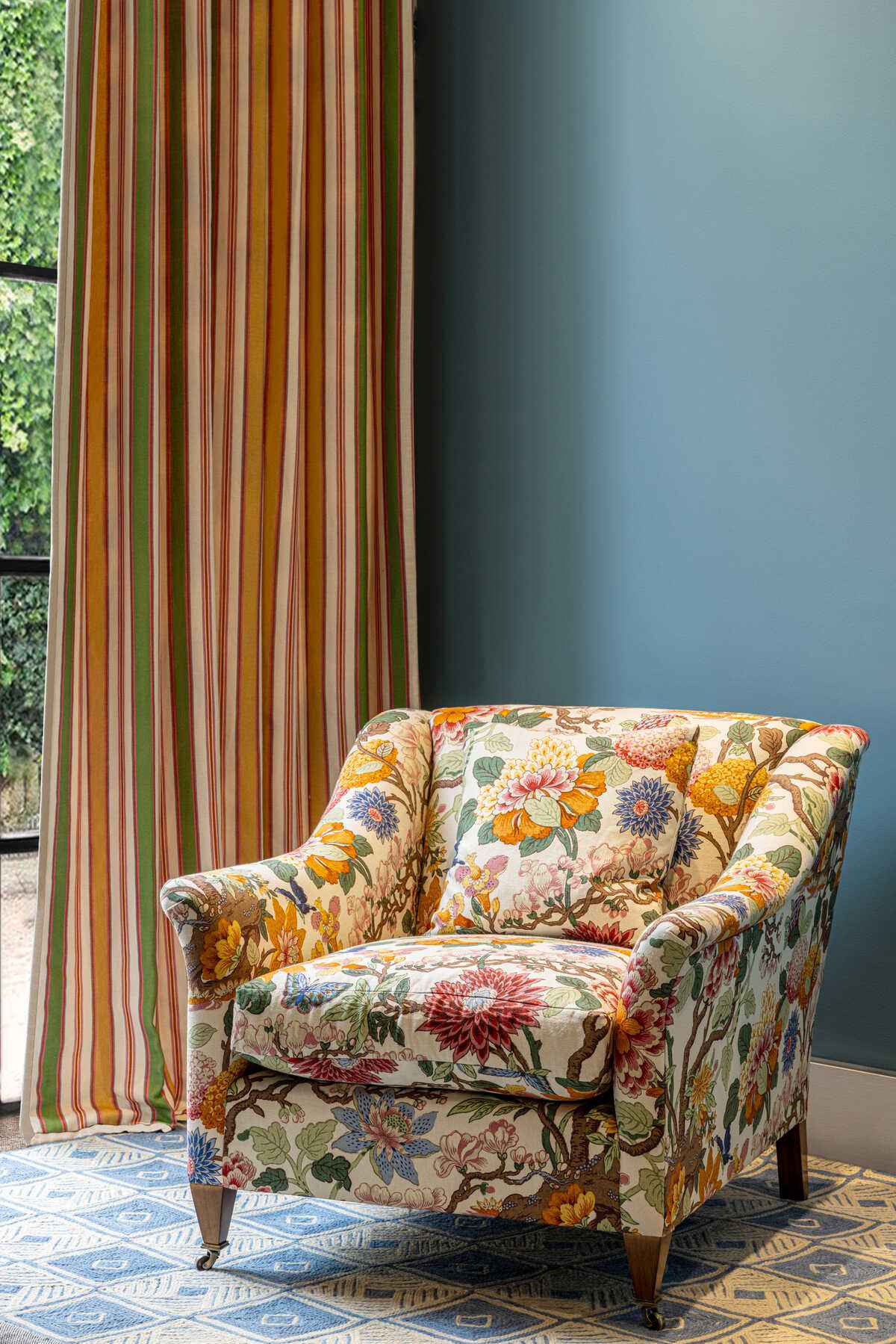 Magnolia-Cream-Blue-G-P-J-Baker-Fabric - G P & J BAKER Fabric