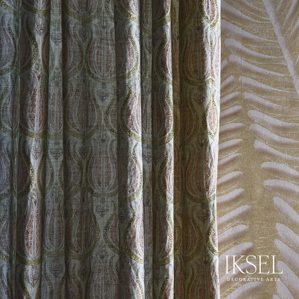 PLUMP-TULIPS-ORIGINAL-SCHUMACHER-RF211CS01 - Schumacher Fabric