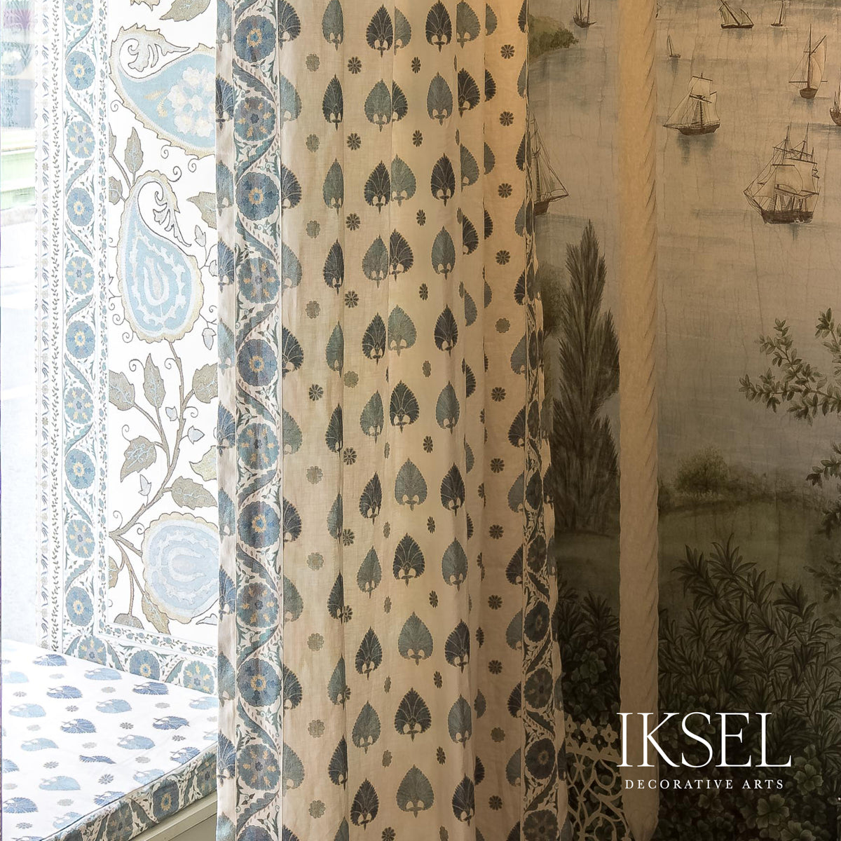 SUZANI-SPADES-BLUES-SCHUMACHER-RF503CR54 - Schumacher Fabric