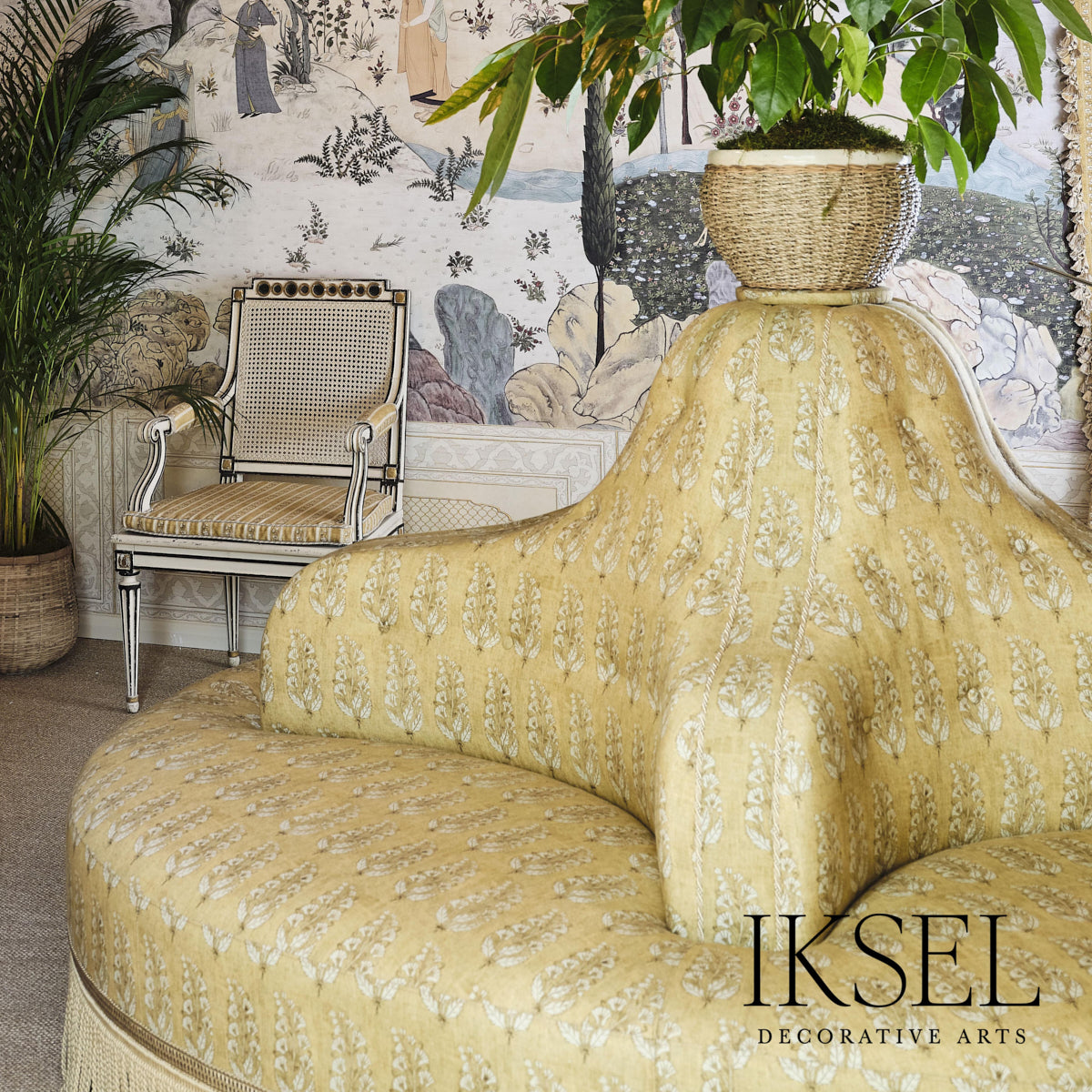 SAFAVID-BOTEH-GOLD-SCHUMACHER-RF927CR71 - Schumacher Fabric