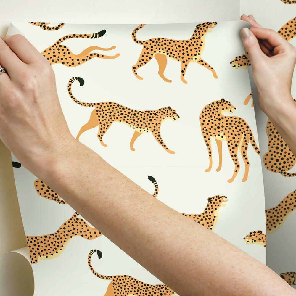 cheetah-cheetah-peel-stick-wallpaper-white-york-wallcoverings-rmk11985rl