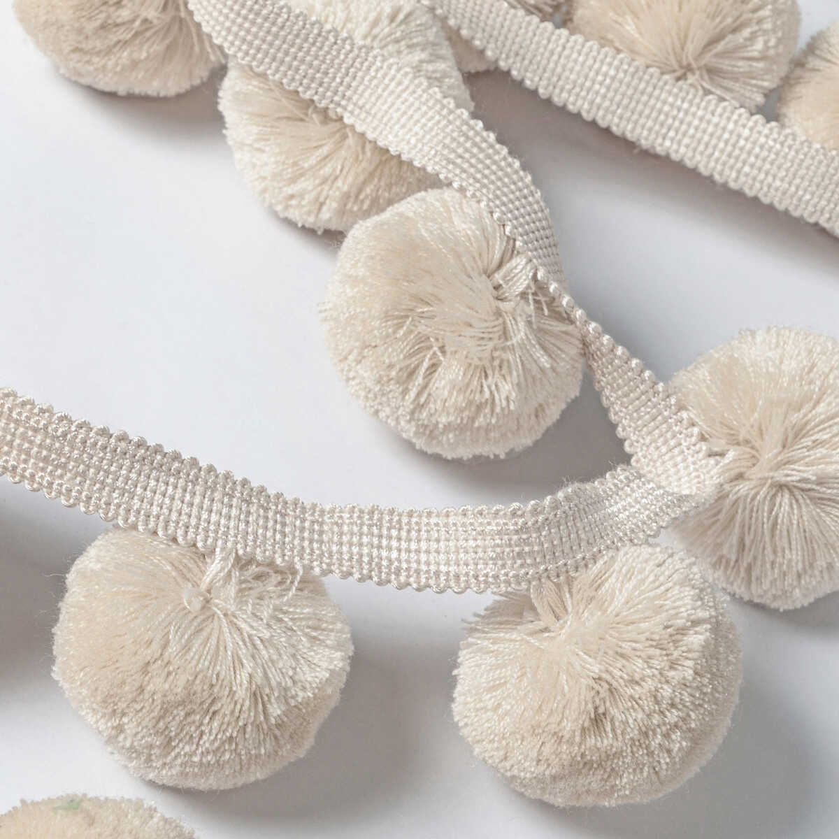 Jungle Poms - Ivory - KRAVET COUTURE Trim