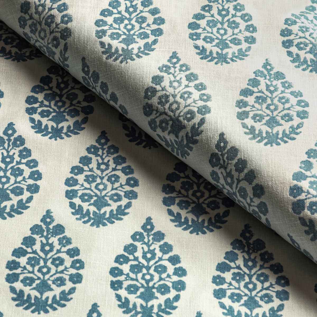 Tajpaisley-50-Kravet-Basics-Fabric - KRAVET BASICS Fabric